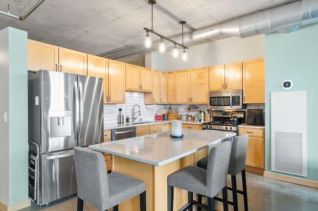 Photo - 720 N 4th St