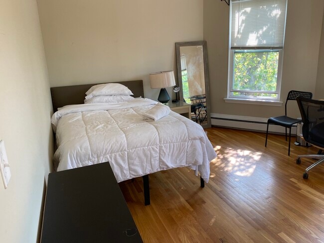 Photo - 1000 Memorial Dr Unit #2