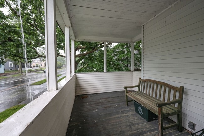 Photo - 736 Maple St