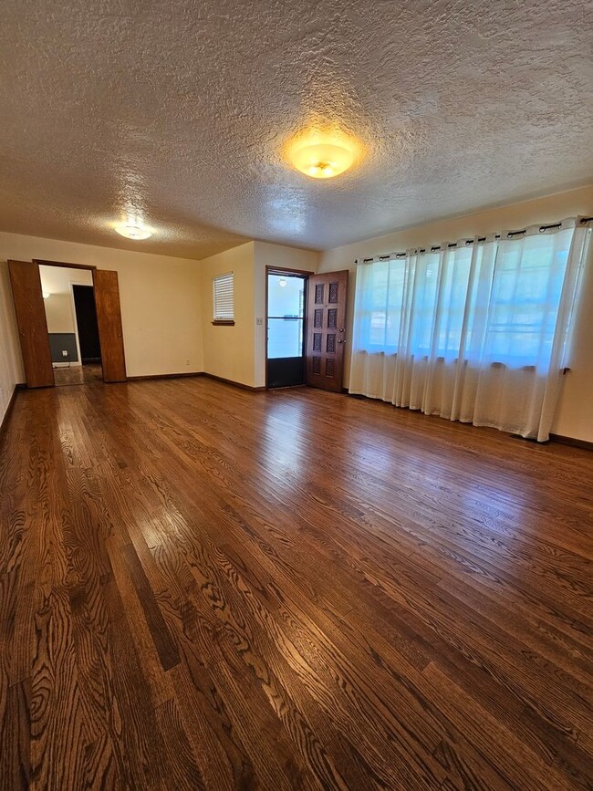 Photo - (3) Bed/(2) Bath with Storm Shelter and Mo...