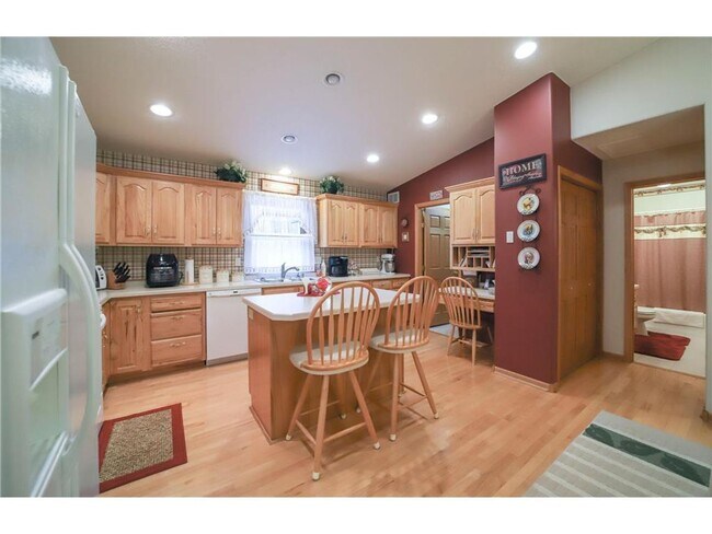 2 Bedrooms, 3 Bathrooms Single Family Home... - 2 Bedrooms, 3 Bathrooms Single Family Home...