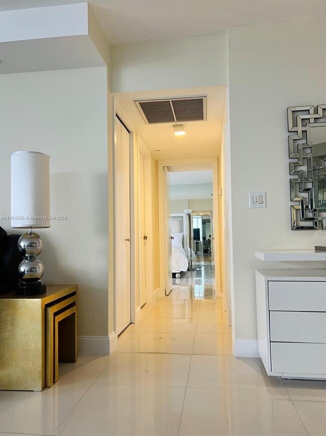 Photo - 19355 Turnberry Way Unidad 10A