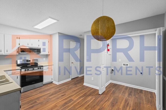 Photo - 670 Cedarbrook Ct