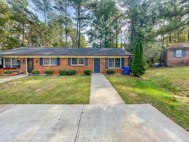 Building Photo - 452 Charleston Ln