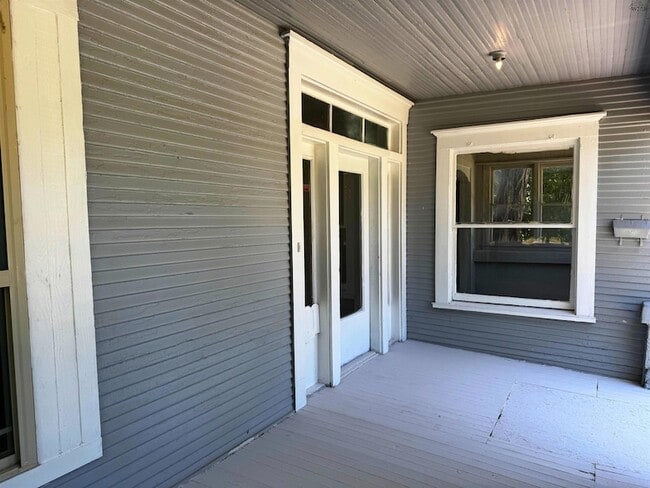 Photo - 1106 Burnett St