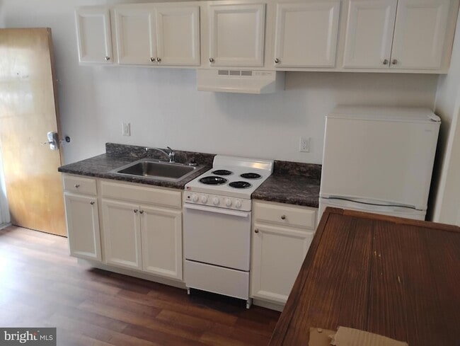 Building Photo - 268 Wilkes St Unit 8 Rental