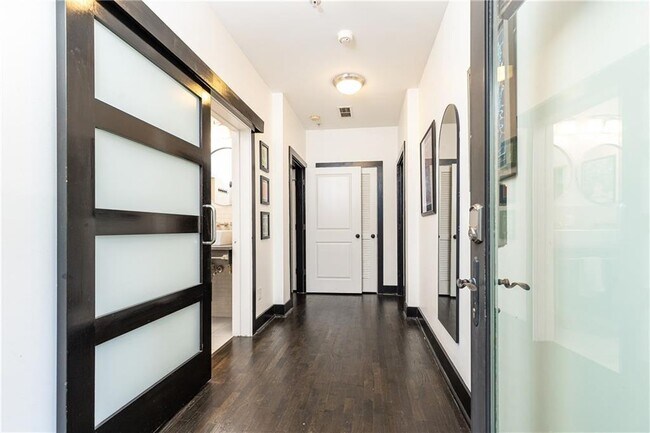 Building Photo - 1300 DeKalb Ave NE Unit 711