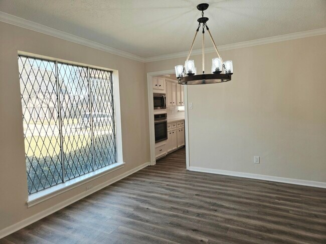 Photo - 16627 Aldenham Pl