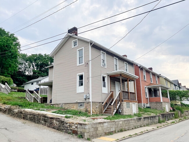Building Photo - 601 Mt Pleasant St Rental