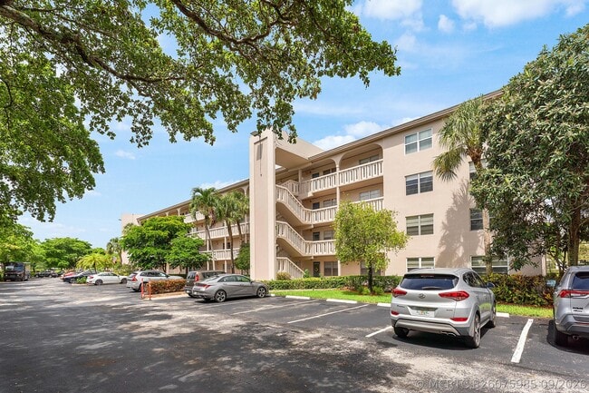 Building Photo - 2001 Granada Dr Unit L2