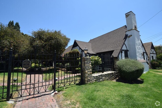 Building Photo - 2906 Griffith Park Blvd Unit 2906.5 Rental