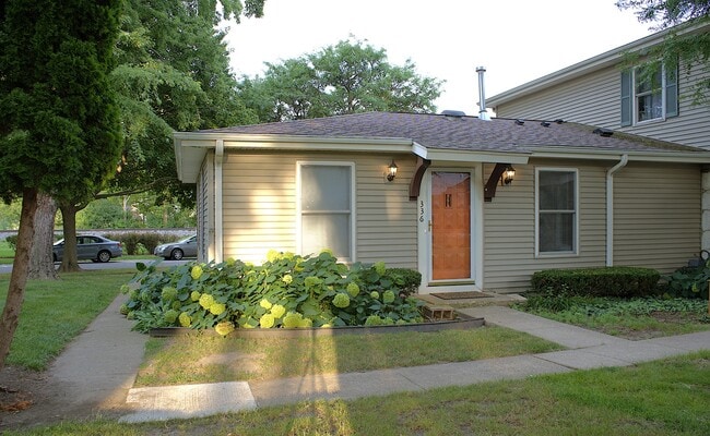 Building Photo - 336 Russet Way Rental