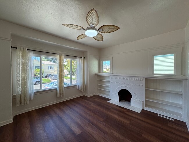 Photo - 1537 Pacific Ave