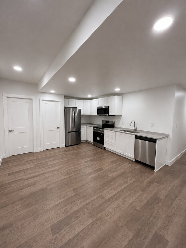 3625 E Bluebell Dr