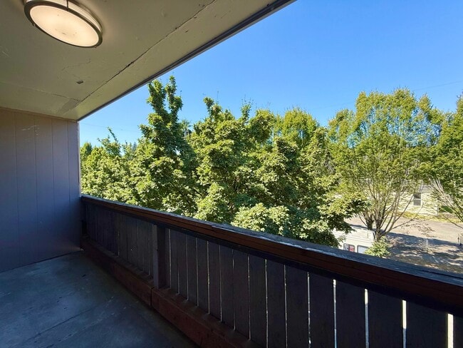 Photo - 1004 S Cloverdale St Unidad 305