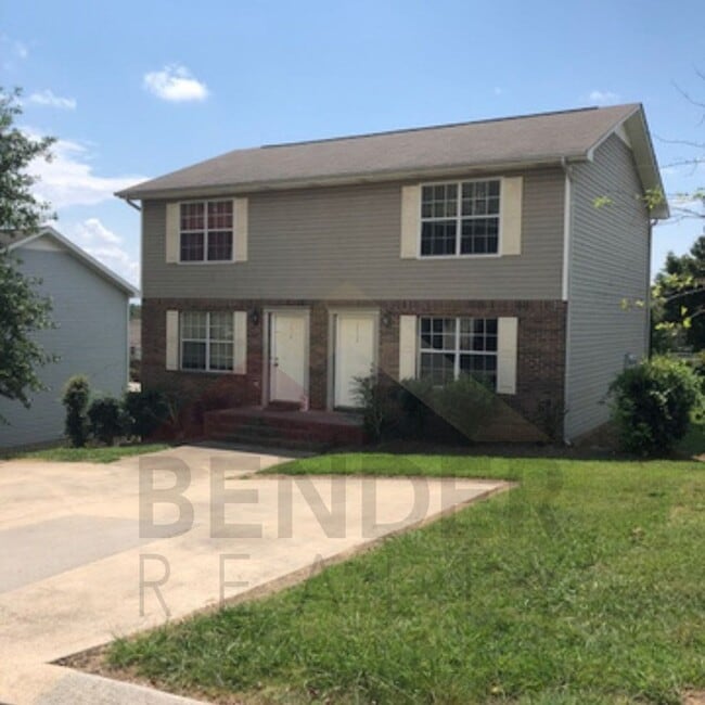 Building Photo - VILLAGE CT 1112/1114 Unit 1114