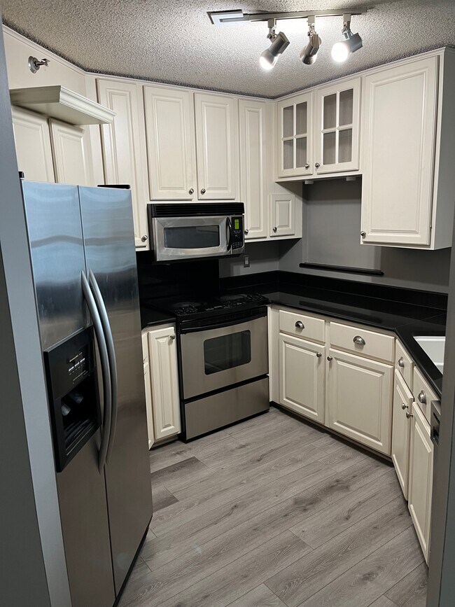 Photo - 433 S 7th St Unidad 1620