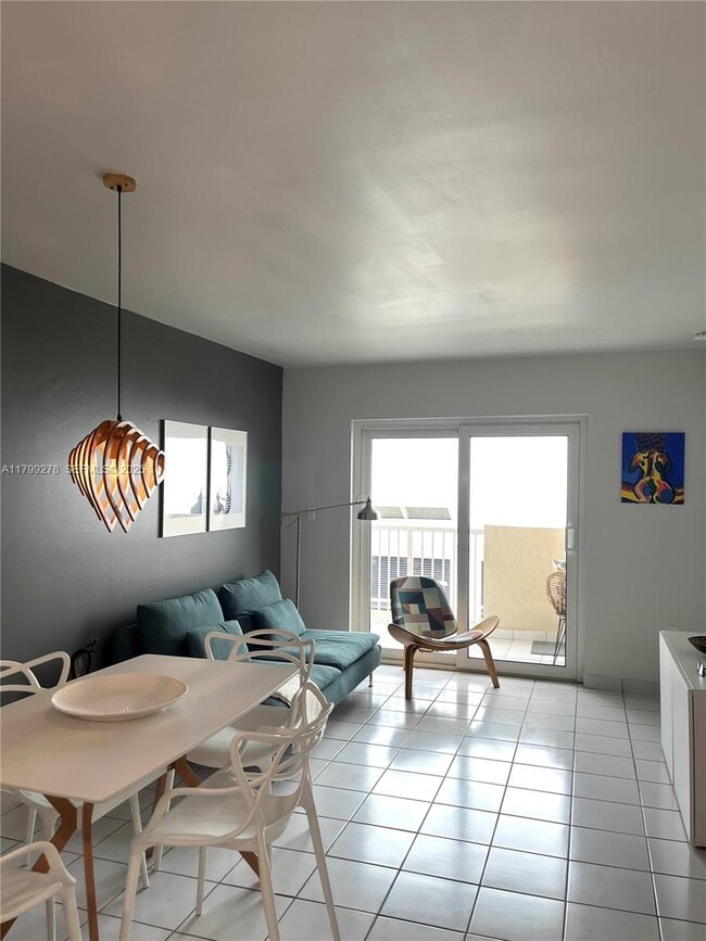 Building Photo - 6801 Harding Ave Unit 323