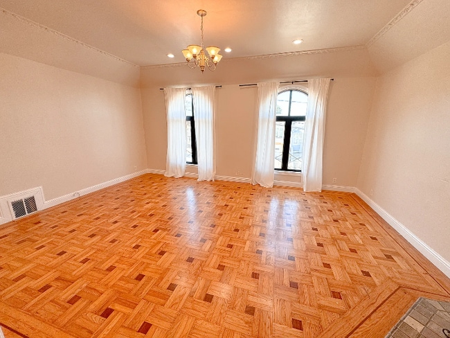 Photo - 472 Ramsell St