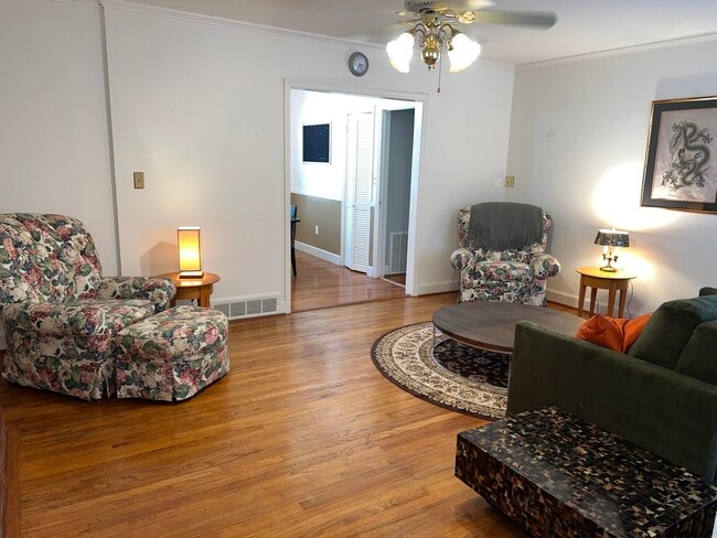 Photo - 910 Wildwood Rd