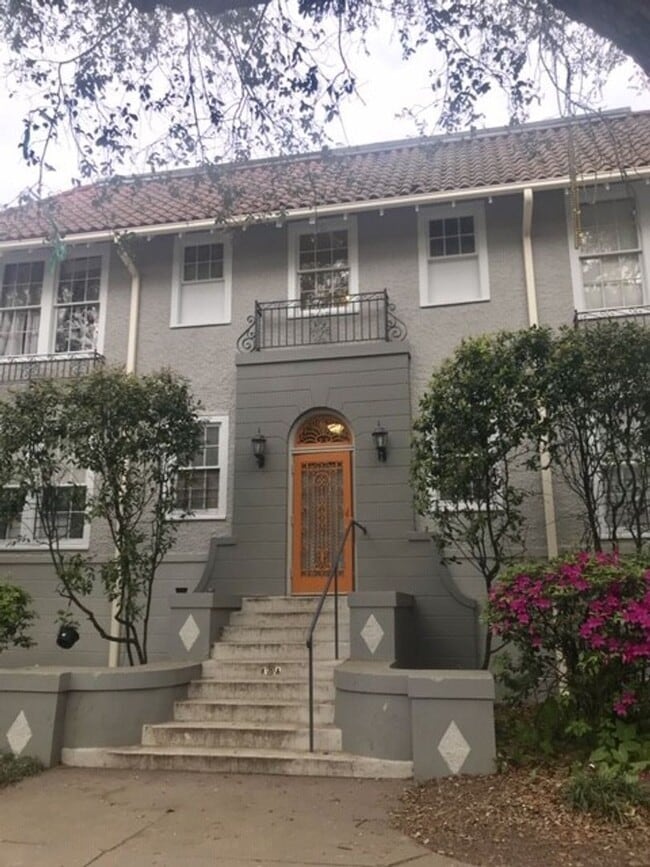 Building Photo - 1BD/1BA Uptown, on Mardi Gras Parade Route Unit A