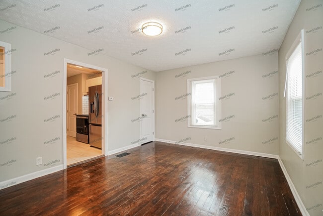 Photo - 2592 Grasmere Ave