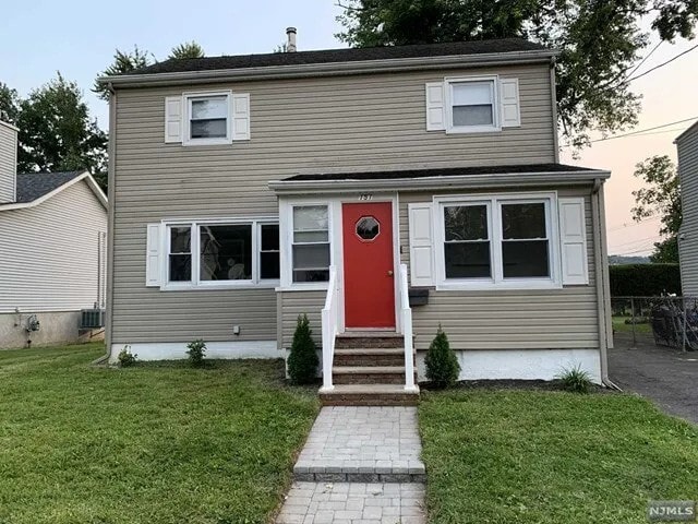 Building Photo - 151 Island Ave Unit 1 Rental