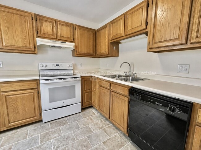 Photo - 479 Bramblewood Ln