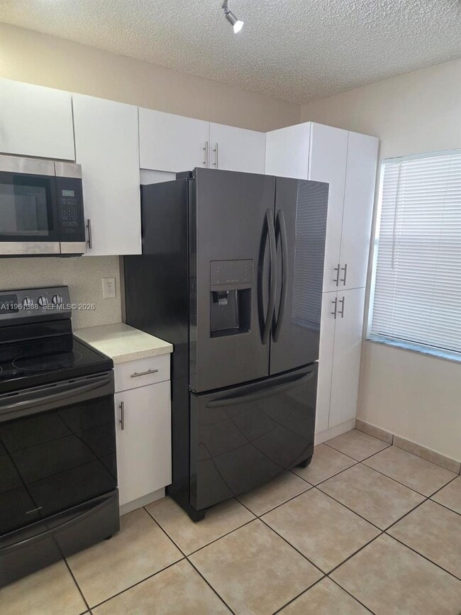 Photo - 11342 Taft St Unit 11342