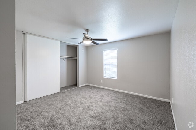 1BR, 1BA - 661 SF