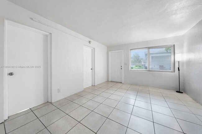 Photo - 1210 NW 2nd St Unidad 4