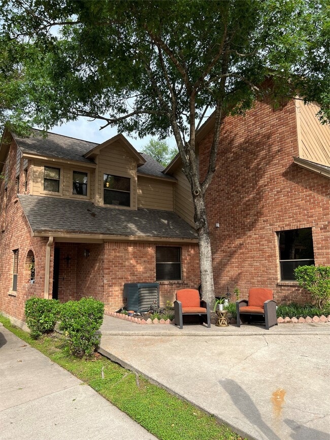Building Photo - 3850 Knollcrest Dr Rental