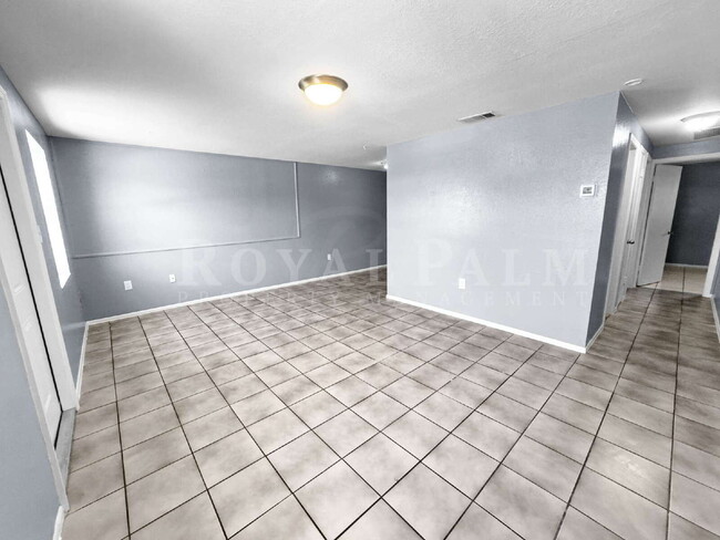 Building Photo - 6617 Warwick Cir