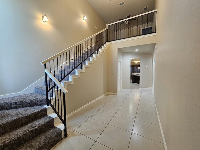 Photo - 218 John Irving Dr
