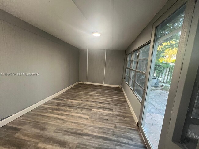 Photo - 451 NE 136th St