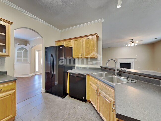 Photo - 712 Gatwick Ct