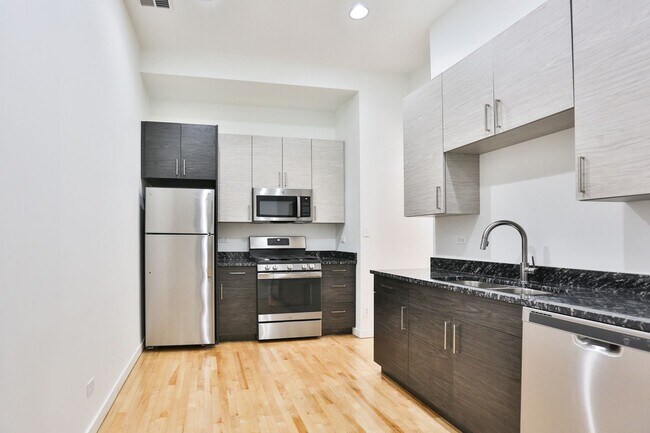 Photo - Amazing Wicker park 1 Bedroom with Patio Unit 2007-1