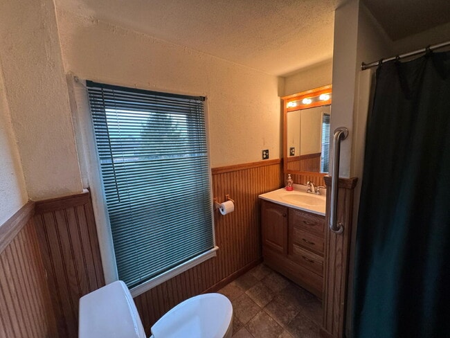 Photo - "Charming 3-Bedroom Haven with Gleaming Hardwood Floors in Newport, PA!"