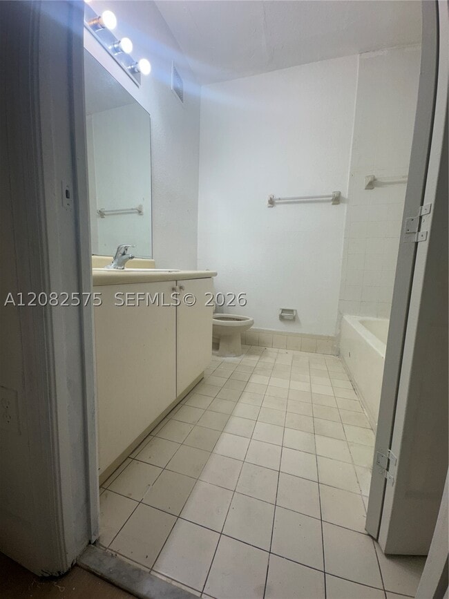 1666 SE 27th Ct Unit 109