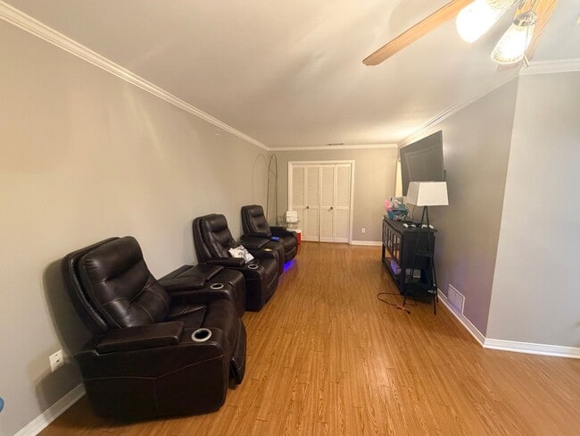 Photo - Beautiful 3 Bedroom Townhouse