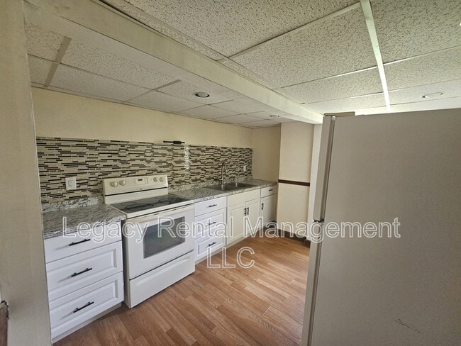 Photo - 533 W Shawnee Ave