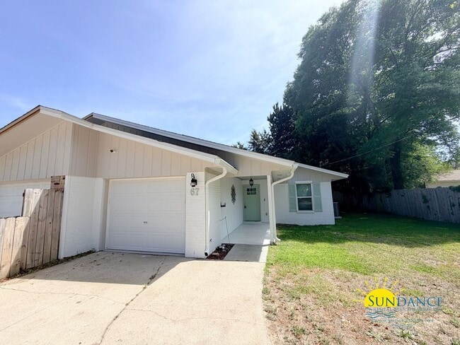 Building Photo - Beautiful 2BR Home Near Eglin AFB & Hurlburt Field!