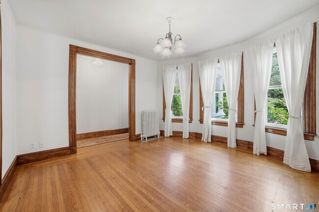 196 Lawrence St Unit 1