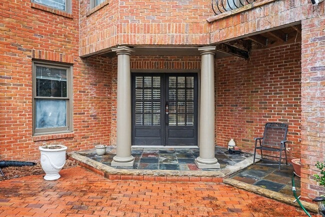 Photo - 4 Bedroom, 4 Bath in the heart of Emory, CDC corridor