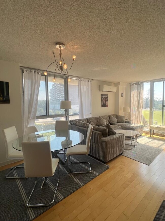 Photo - 10550 Pl. de l'Acadie