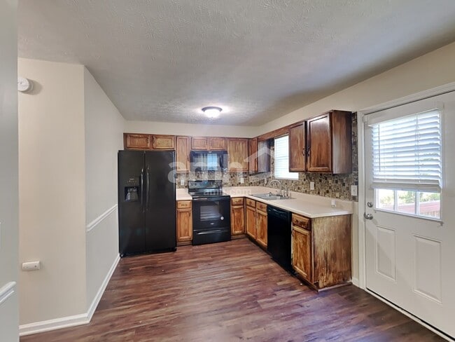 Photo - 1509 Locomotive Dr NE