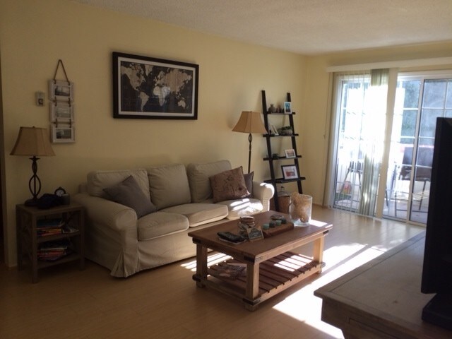 livingroom - 12205 Gorham Ave Unit 10