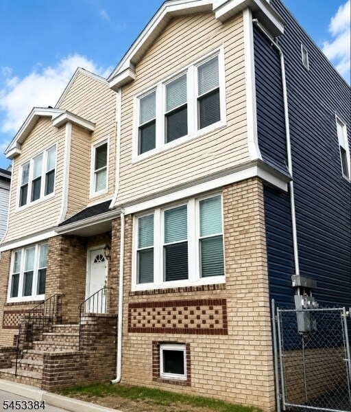 Building Photo - 680 18th Ave Unit Left