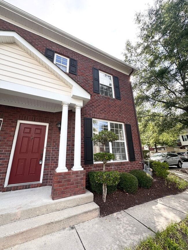 Bright & Beautiful 2 Bed, 2 Bath Townhouse... - Bright & Beautiful 2 Bed, 2 Bath Townhouse...