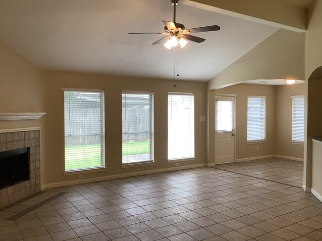 Photo - 1423 Hunter Green Ln